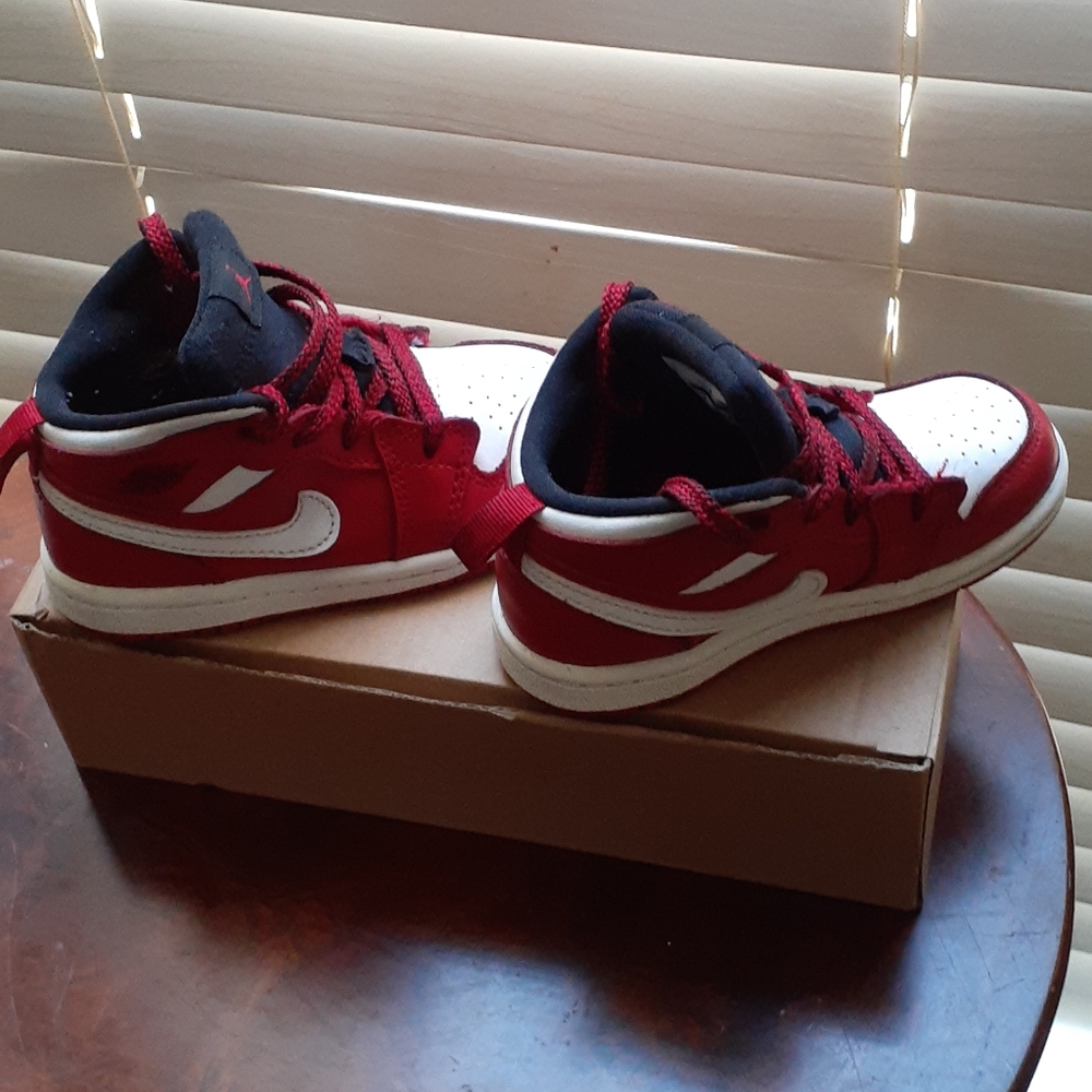 Air Jordan - Picture 4 of 9